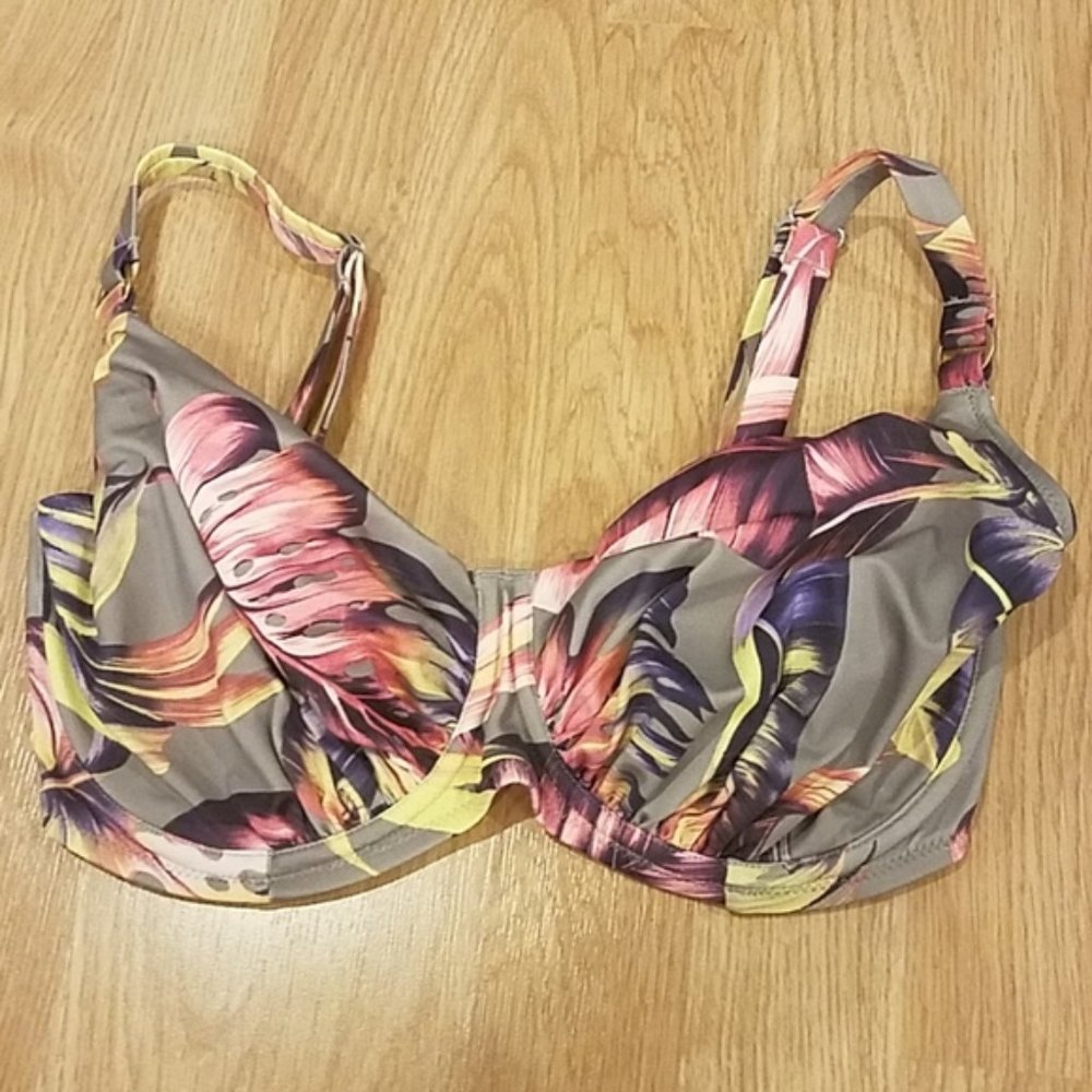 BOGO FREE FANTASIE 32I tropical floral bikini top - Picture 1 of 8